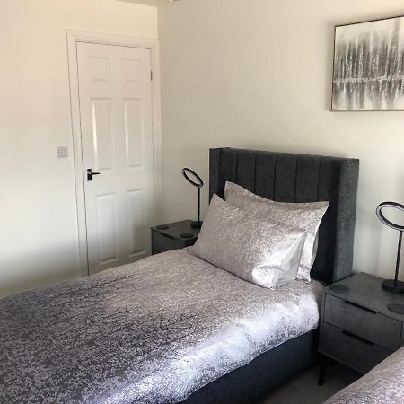 Barber House, Hoyland With Two Allocated Parking Spaces Extérieur photo